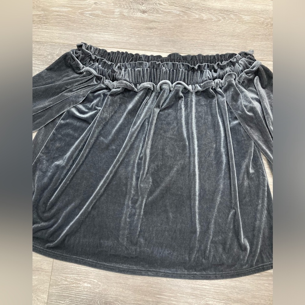 Entro Off the Shoulder Velvet Metallic Grey Top Medium - Picture 3 of 13